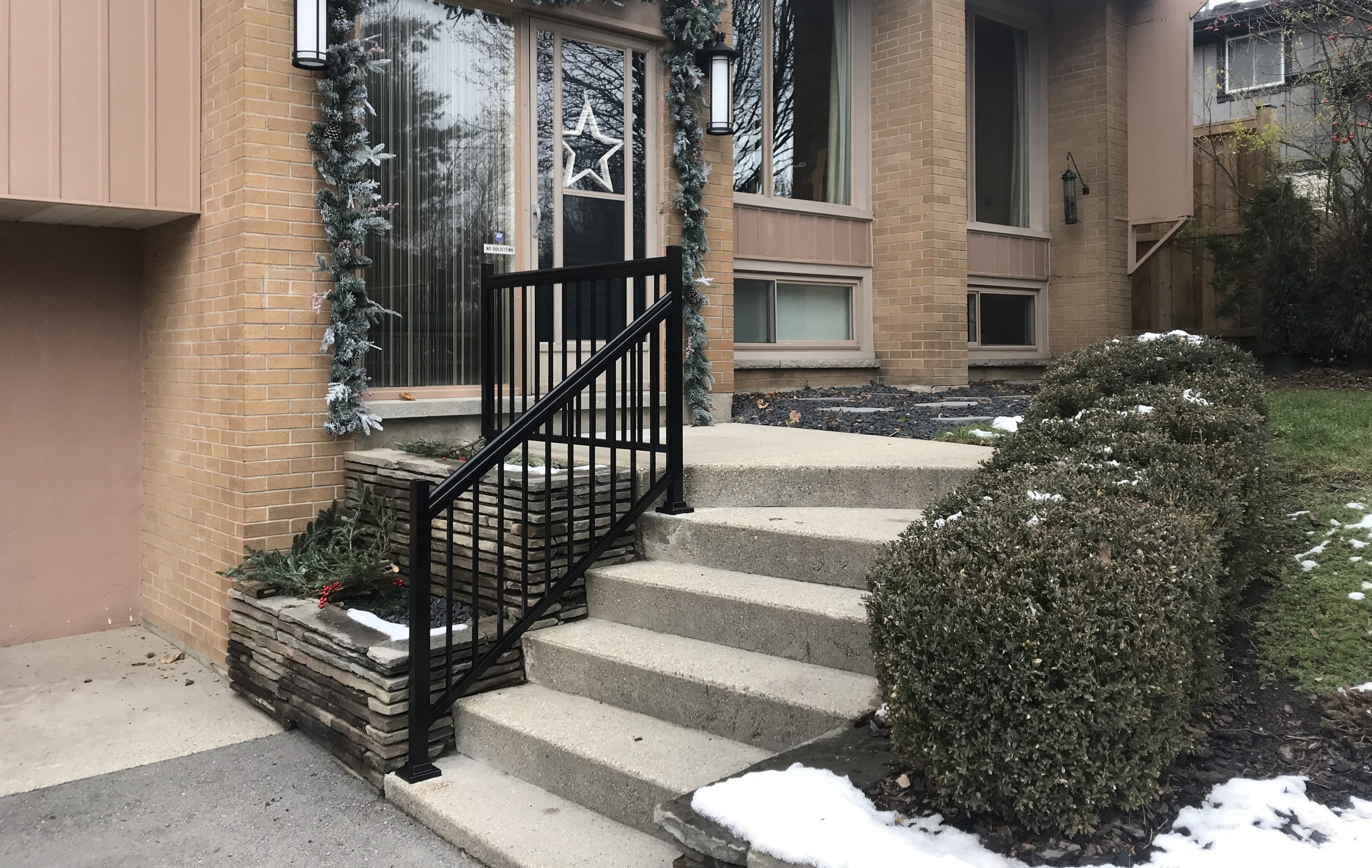 Custom Aluminum Pickets Railings Installation Patio Kitchener, ON